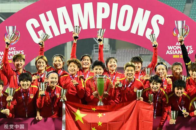 女足国家队队员精湛技术，助力球队胜利